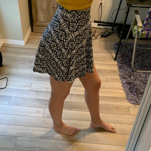 Decree Black & White High Waisted Skater Skirt Juniors Size Medium - Picture 3 of 6